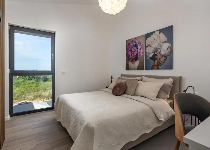 Elegant Casa Aria With 2 Gardens And Bbq Facilities