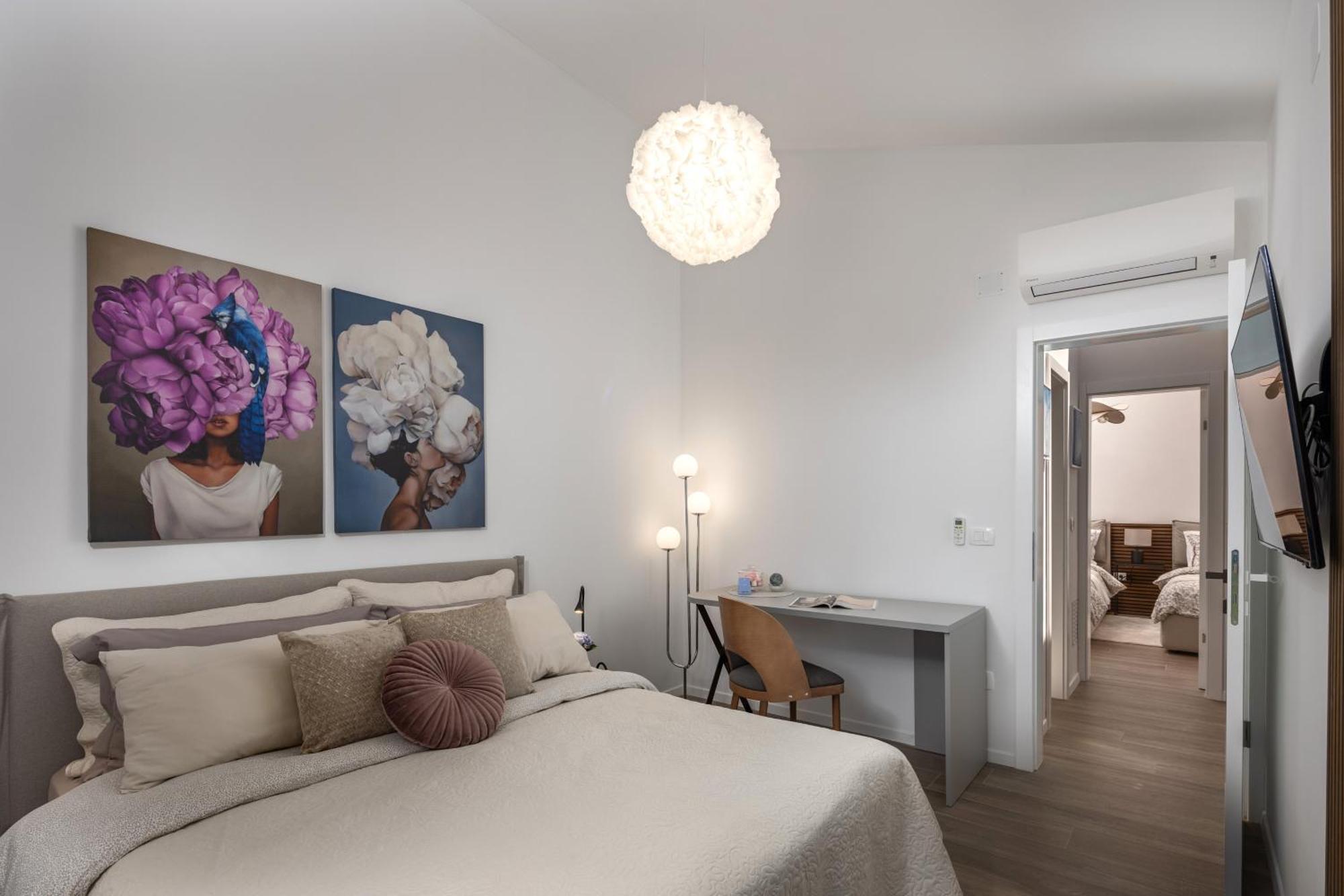 Elegant Casa Aria With 2 Gardens And Bbq Facilities Ferienhaus